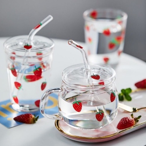 Strawberry Pattern  Cup with Matching Straw - A with lid straw