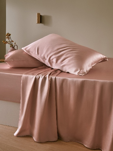 Pink silk bedlinen