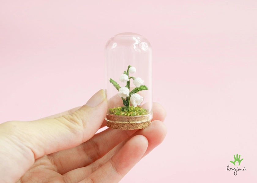 Miniature crochet Lily of the valley in glass dome, mini crochet snowdrop, amigurumi flower, dollhouse decor - Made to order