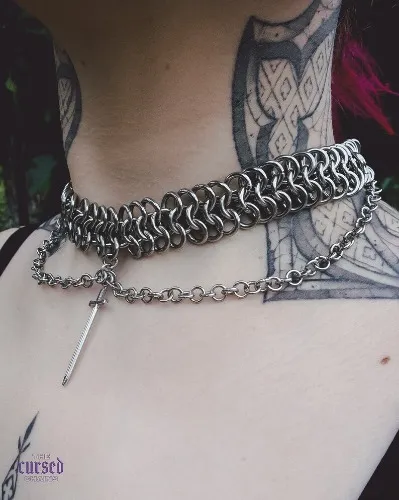 𝐐𝐮𝐞𝐞𝐧'𝐬 𝐜𝐡𝐚𝐢𝐧 𝐦𝐚𝐢𝐥 𝐜𝐡𝐨𝐤𝐞𝐫