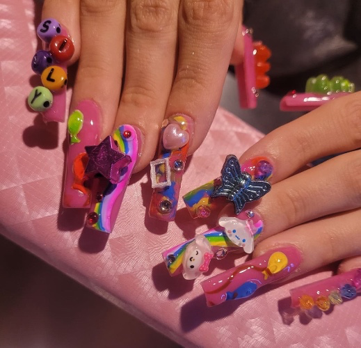 pay 4 my nails <3