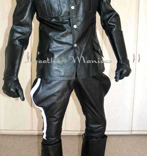 Leather gauntlet gloves