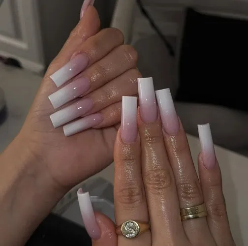  Nails