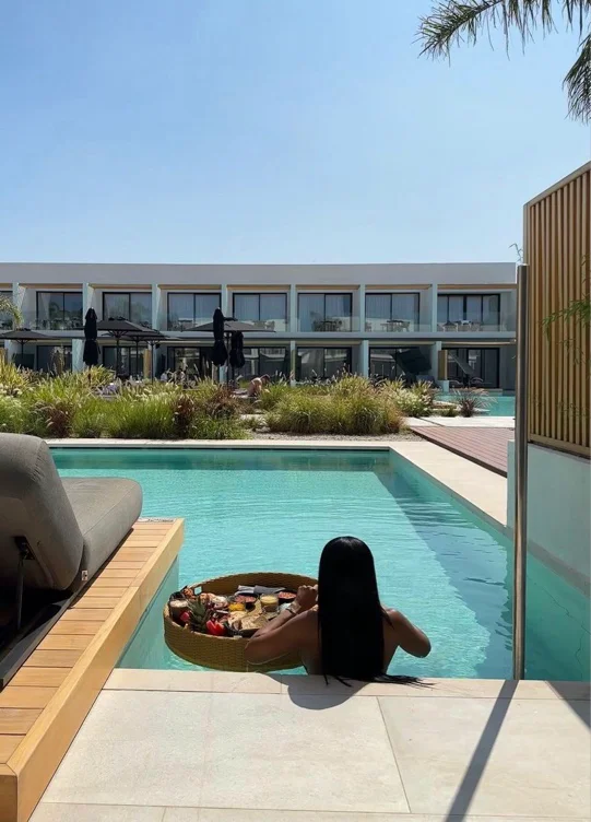 Spoil Queen 👸🌹👑💁🏽‍♀️🙇🏼‍♂️