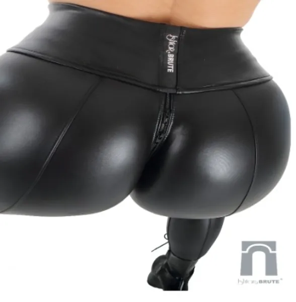 fashion: legging in leatherette zip through crotch