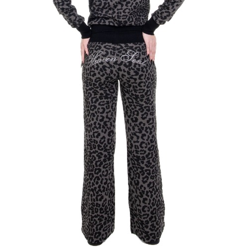 Essential Sweats - Maneater | XS