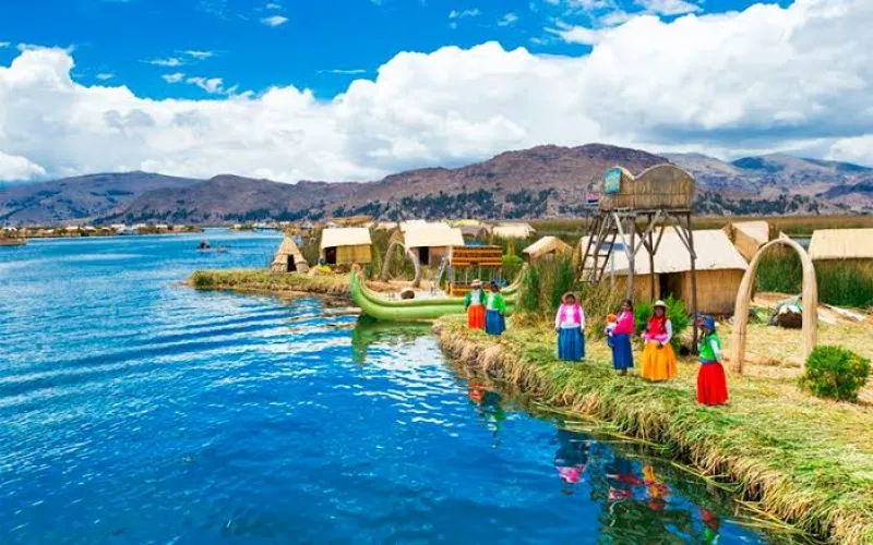 Sponsor vip Hotel in the middle of Lake Titicaca 