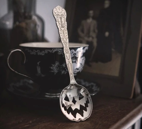 LIVELY GHOSTS HAUNTED HALLOWS TEA SPOON SILVER | NS