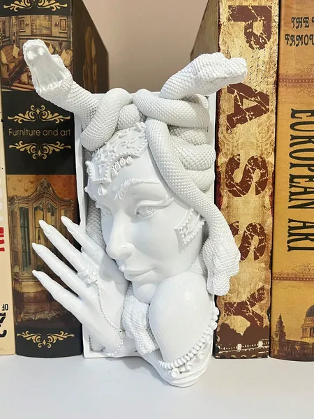 1pc Resin Mythical Medusa Corner Shelf Book Stand Bookshelf Decorative Ornament