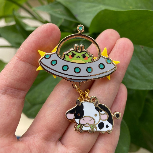 Alien Froggy Pin - A Grade