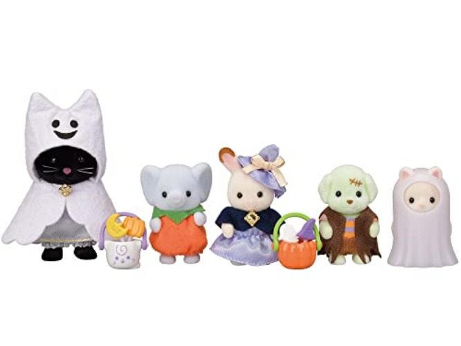 Calico Critters Trick or Treat Parade, Limited Edition Seasonal Halloween Set with 5 Collectible Figures and Costume Accessories - Trick or Treat Parade