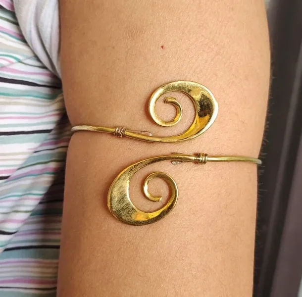 Upper arm cuff arm band spiral handmade made of brass, jewelry