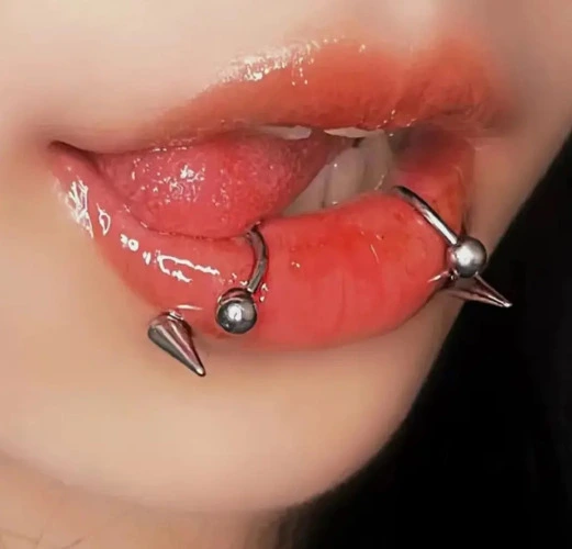 <3 Snake Bite Piercings <3