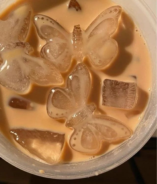 🤎Iced chai and strawberry milk 🍓 