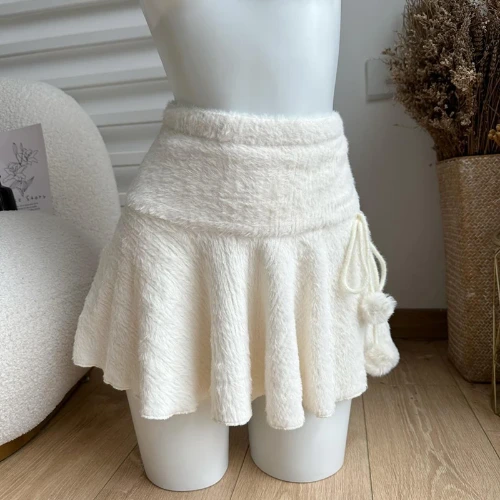 Cute white fluffy skirt