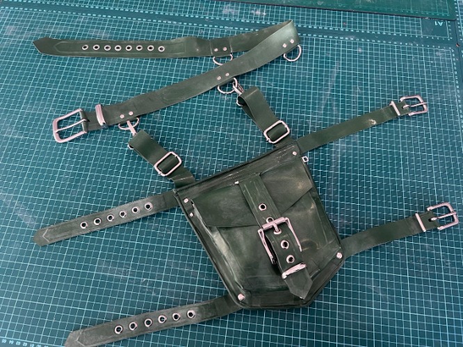 Metallic green thigh bag: UK 14-16 — Antidote London Latex