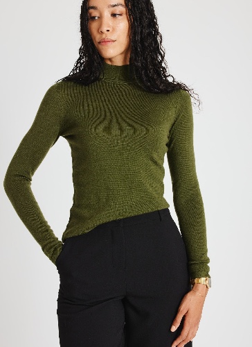 Upscale Merino Wool Turtleneck - Dark Olive / L