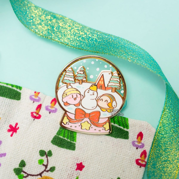 Poyo and Dee Snow Globe Hard Enamel Pin - [A Grade] / Simple Rubber Back