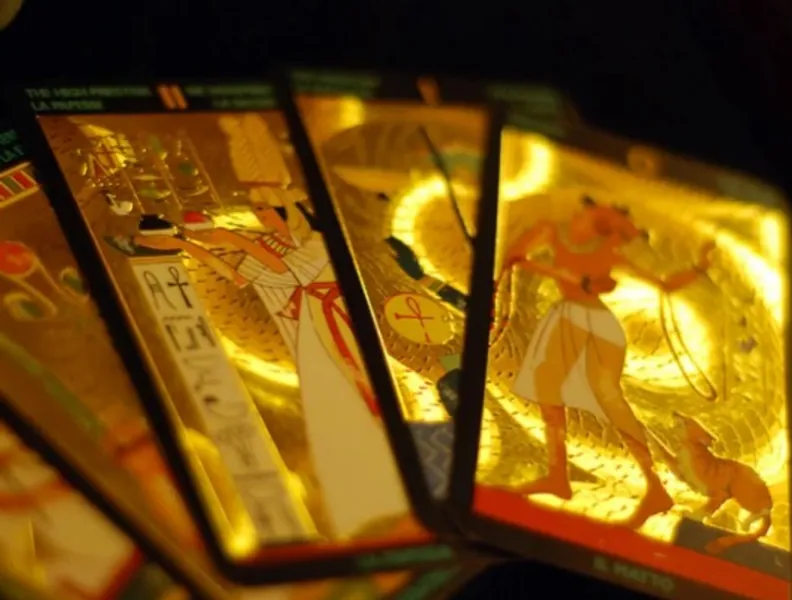 Egyptian Tarot - Nefertari