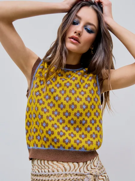 Geometric Contrasting Binding Knitted Crop Vest