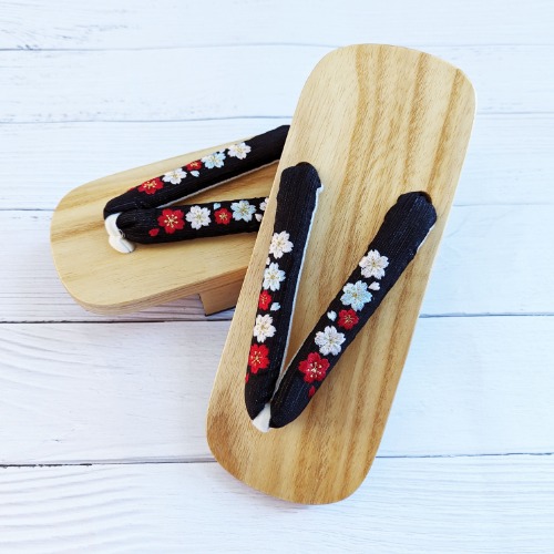 Geta Sandals - Cherry Blossom Embroidery Black (25 cm)