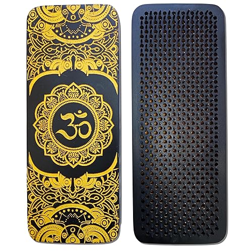 Sadhu Board Nagelbrett aus dunklem Mangoholz mit goldenen Highlights, 100% Handgemacht, 3 Größen: 10 mm, 12 mm und 15 mm, Yogapraxis, löst Verspannungen - Om gold/schwarz - 10mm