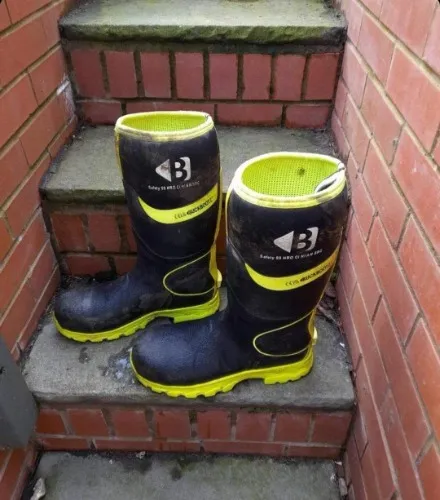 Pair of Buckbootz or Thermos