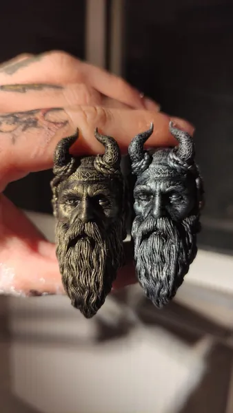 Mimir God of War - Ragnarök – Keychain Keyring Collectable Souvenir - GOW Handmade Art – Decoration - Gift for Game Fans