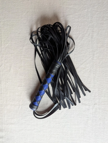 Blue rubber and latex whip - Exalt
