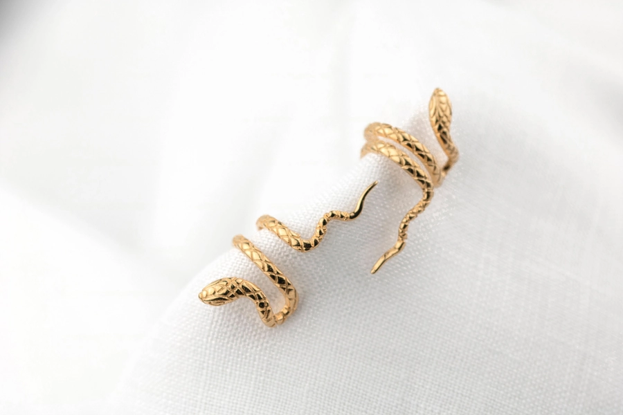 Snake ear cuff, Conch ear cuff, Huggie ear cuff, Gold ear cuff, Serpent ear cuff, Silver ear cuff, dainty ear cuff, delicate ear cuff