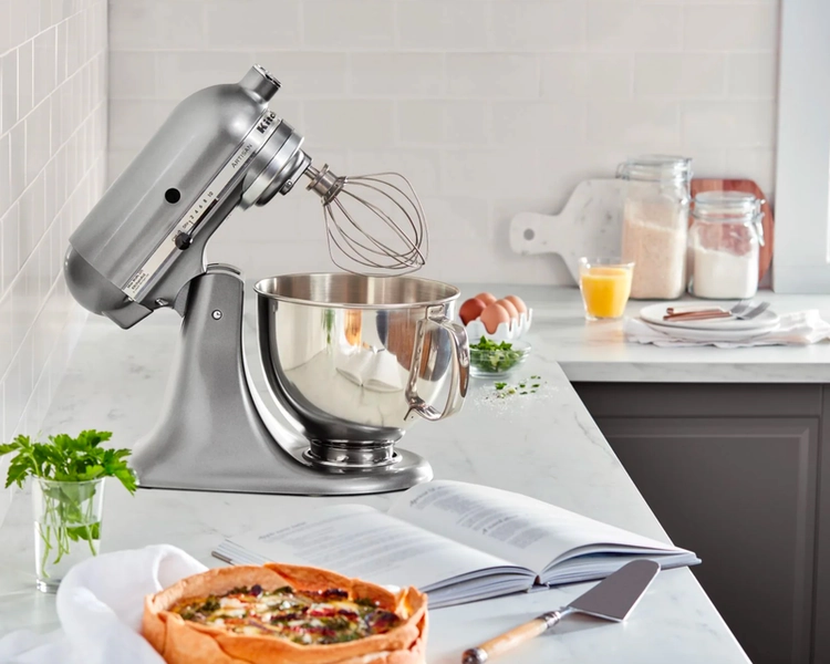 5.5 Quart Bowl-Lift Stand Mixer