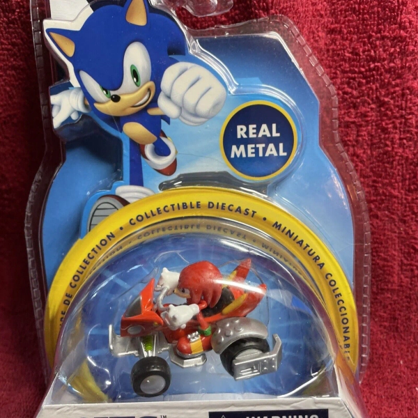 Knuckles Collectible