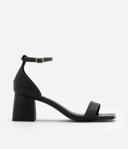 Sandália Básica com Bico Quadrado e Salto Bloco Preto