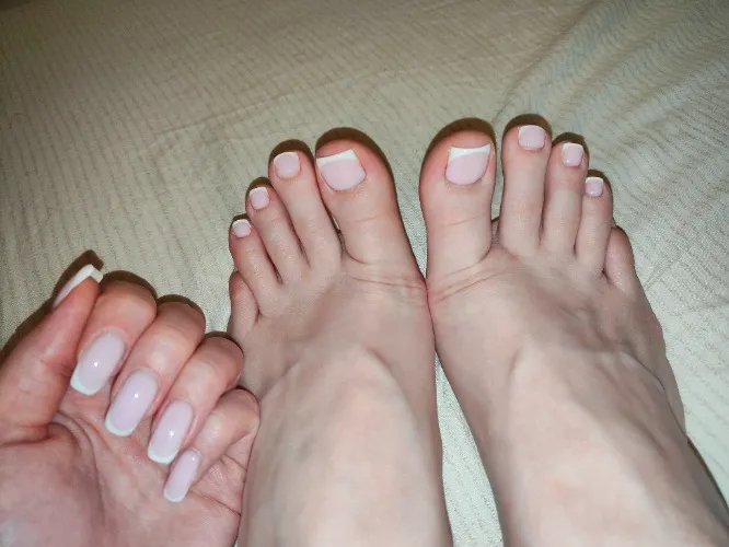 cover my fresh nails💅