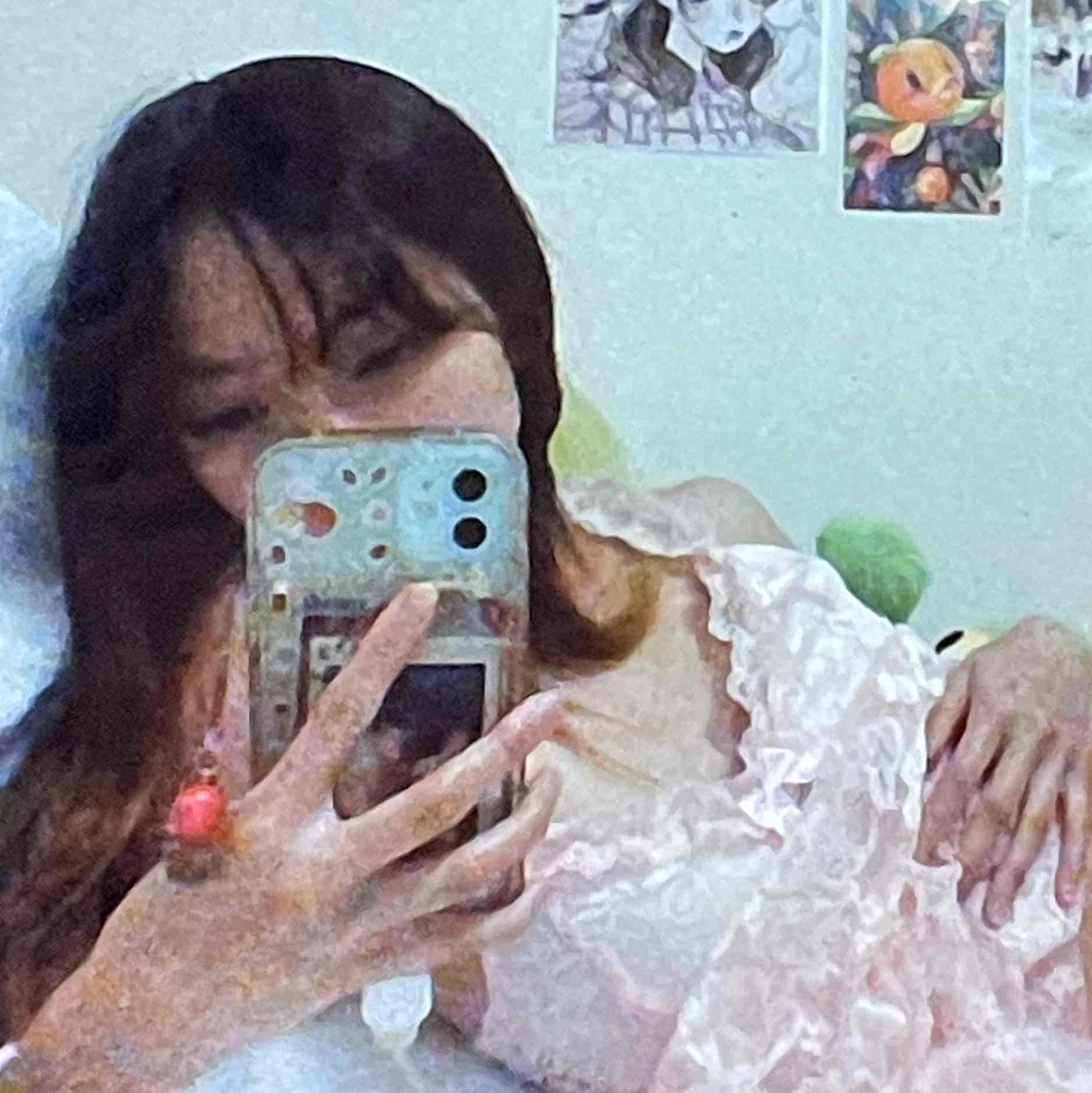 dm ><