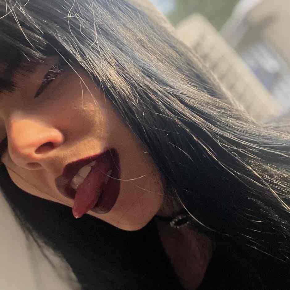 Big box of sticks 🚬🫦 