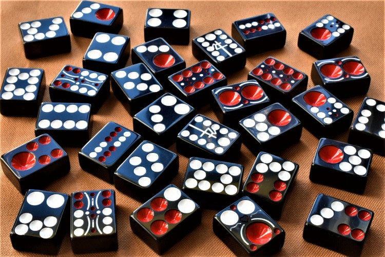 Compact Tien Gow tiles