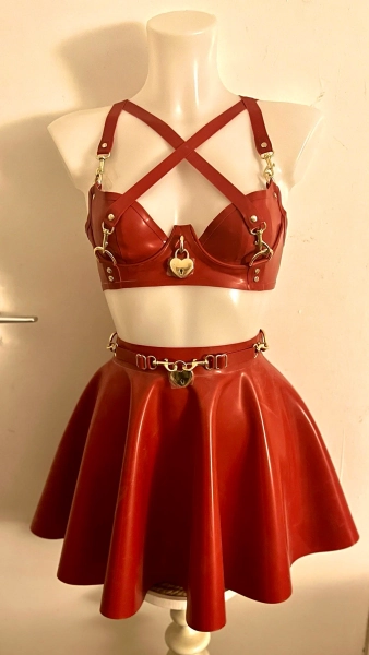 Latex heart padlock bra and skirt set (black)