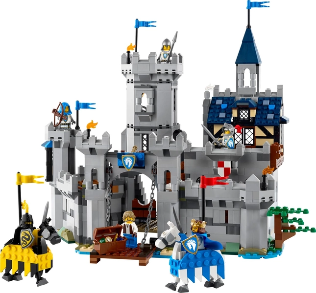 Medieval Horse Knight Castle 31168 | Creator 3-in-1 | Buy online at the Official LEGO® Shop US 