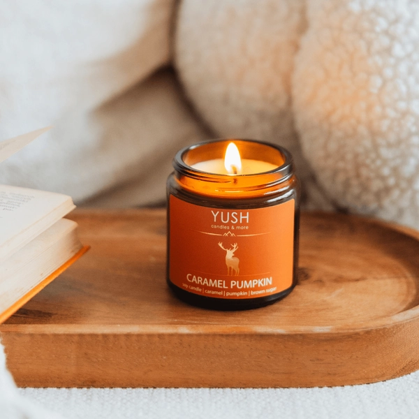Świeca sojowa o zapachu dyni i karmelu | Yush candles & more