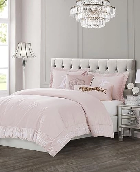 Juicy Couture - Comforter Set - Gothic Design Bedding - King - 3 Piece Set Includes (1) 108” x 92” Comforter and (2) 20” x 36” Shams - Wrinkle Resistant - Premium Bedroom Decor - Pink
