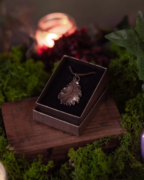 Natural Oak Leaf Preserved in copper , Elven Jewelry, Natural Jewelry, elvish mum gift