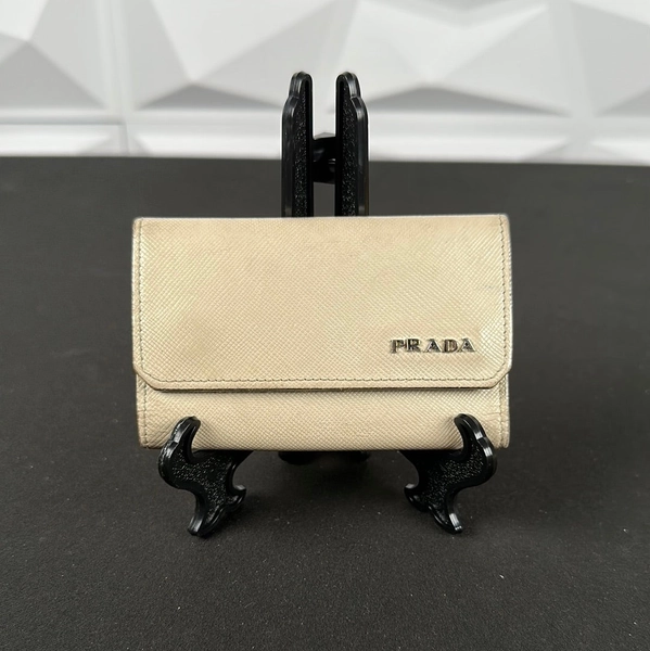 Prada White Key Case (27)