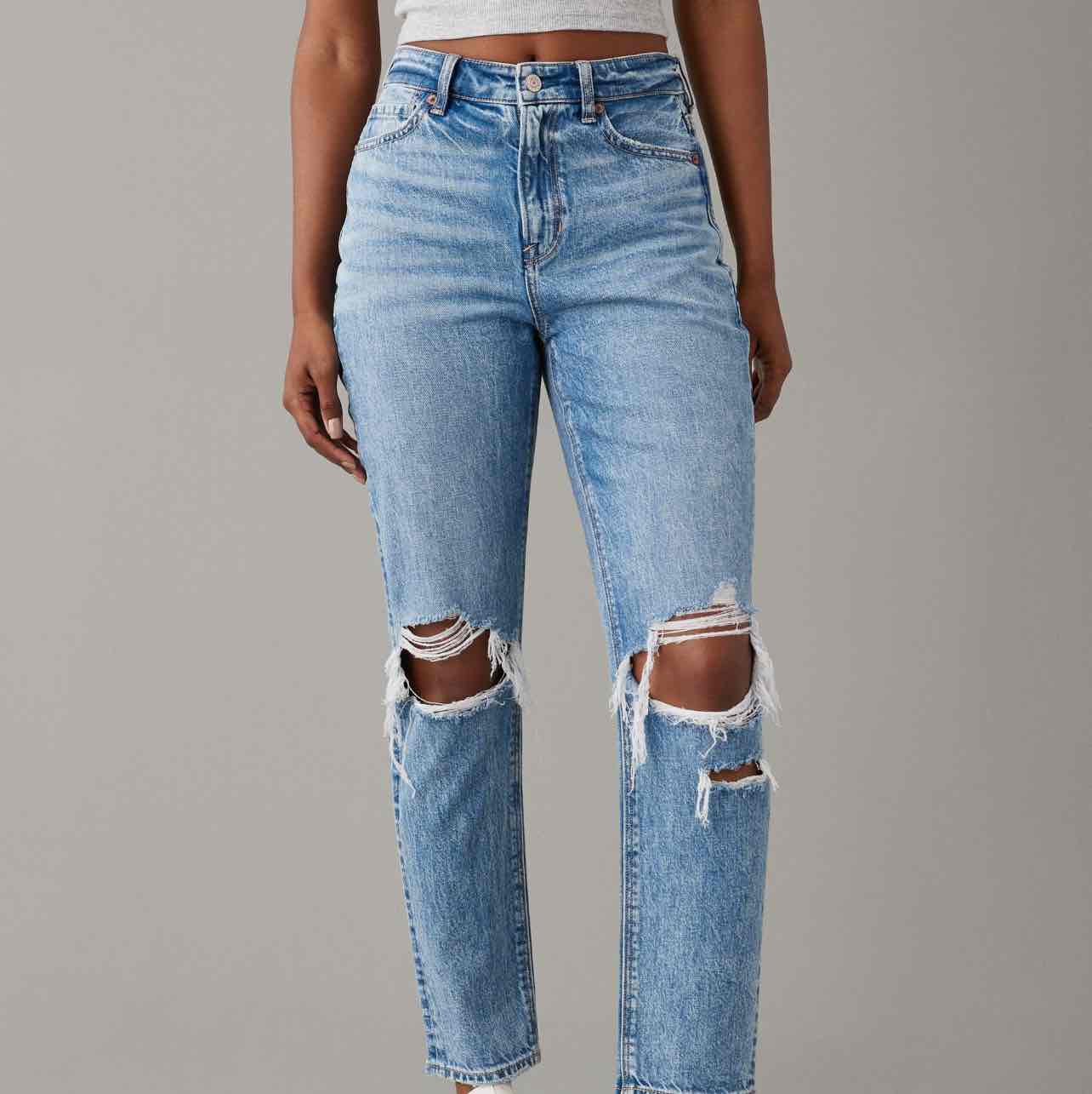 AE Strigid Ripped Mom Jean