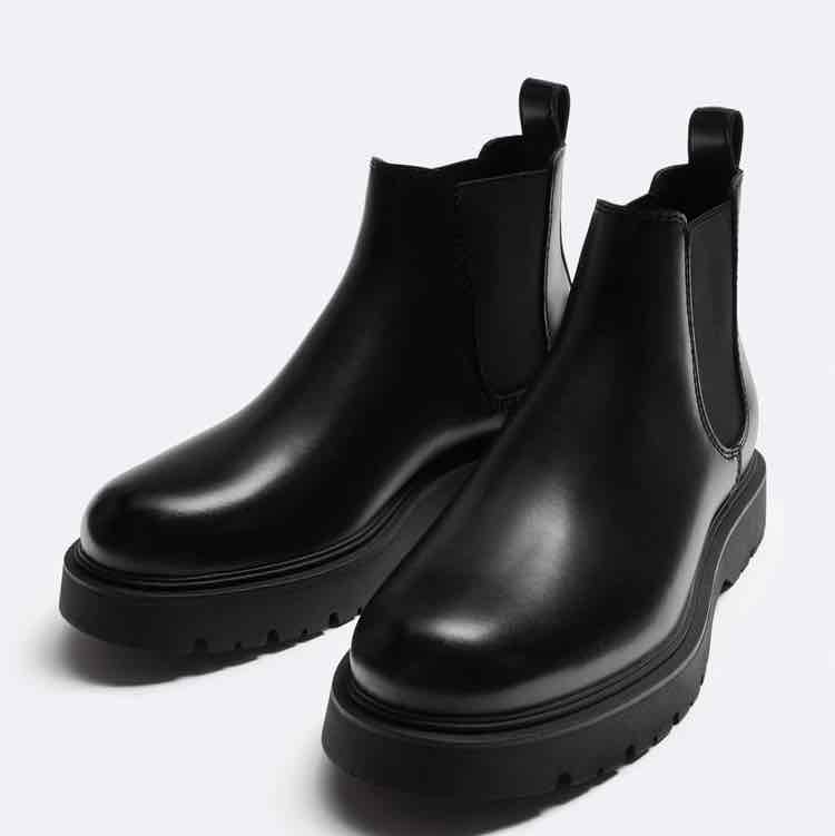 CHELSEABOOTS MIT BREITER SOHLE