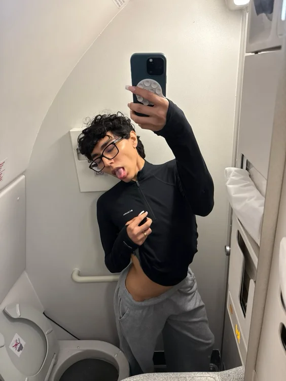 ✈️🥗🎠💒