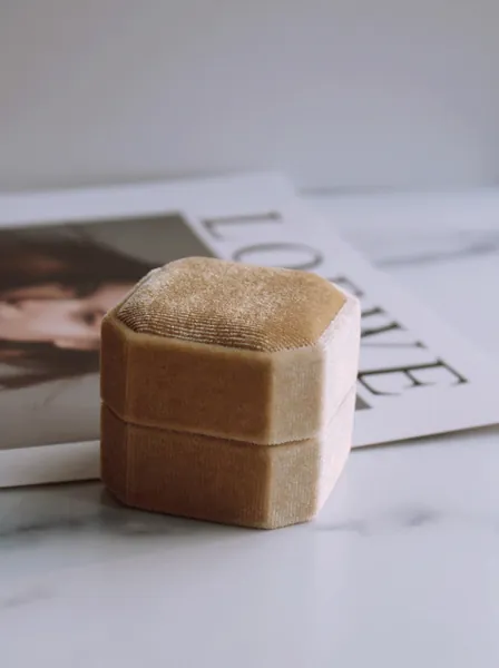 TAUPE FELT RING HOLDER