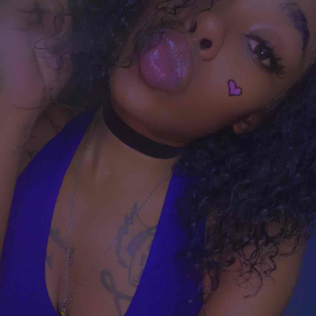 Spending Money 🖤🌸