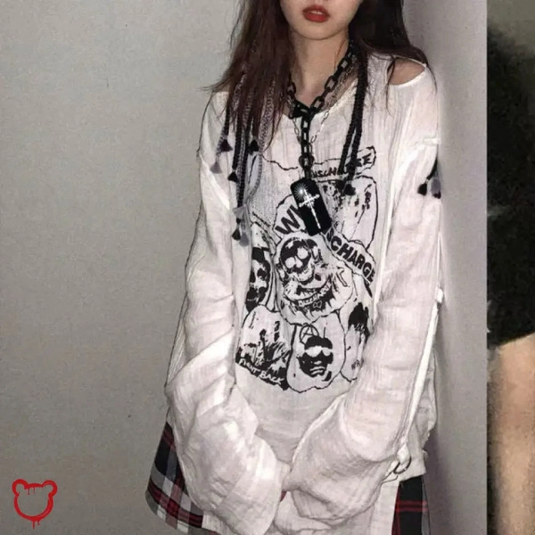 Skull shoulder sweater