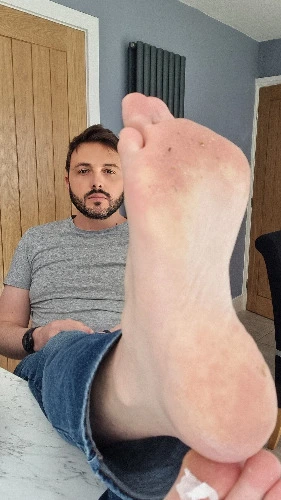 Feet Sniff and Lick